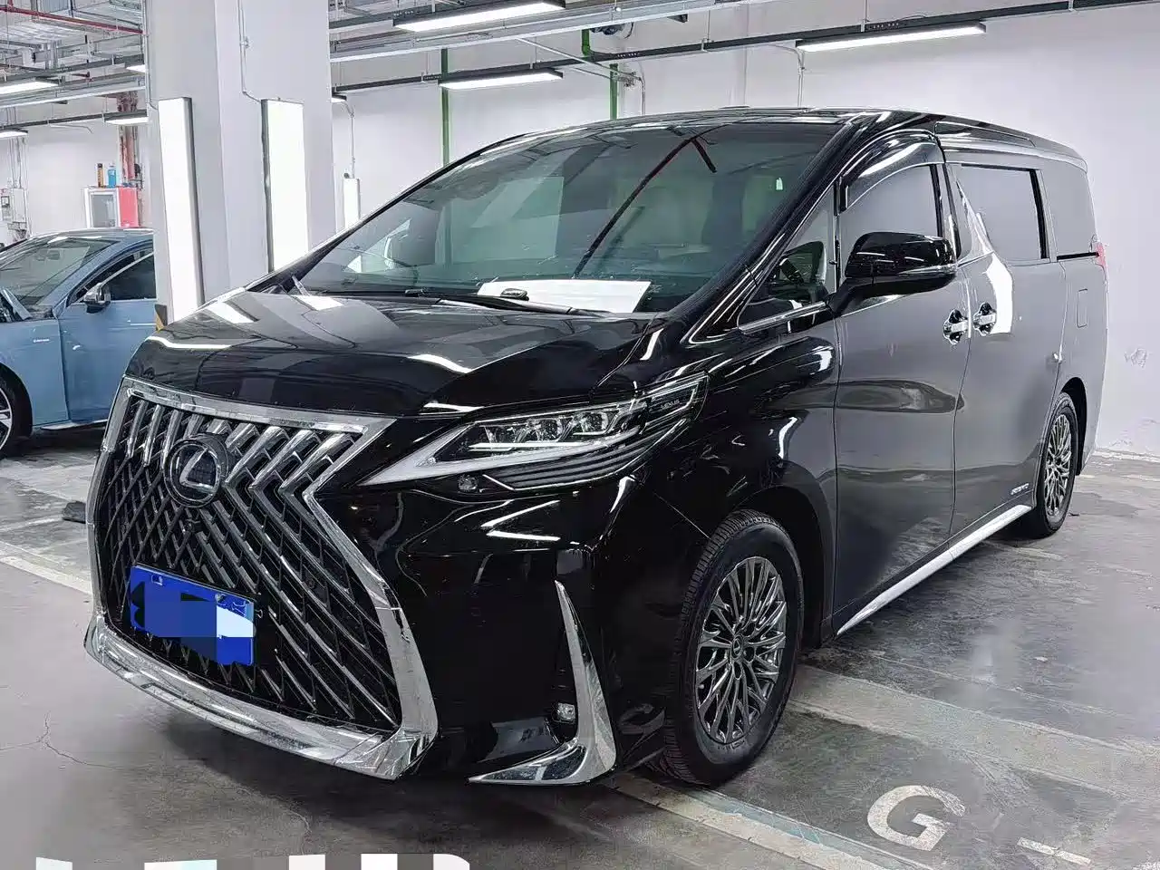 Lexus LM 2020 300h Seven-Seater Elegance Edition фото 7