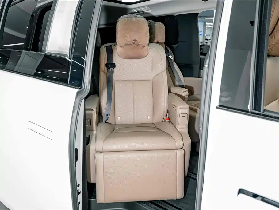 Li Auto MEGA 2025 2025 Model Home Family Special Edition