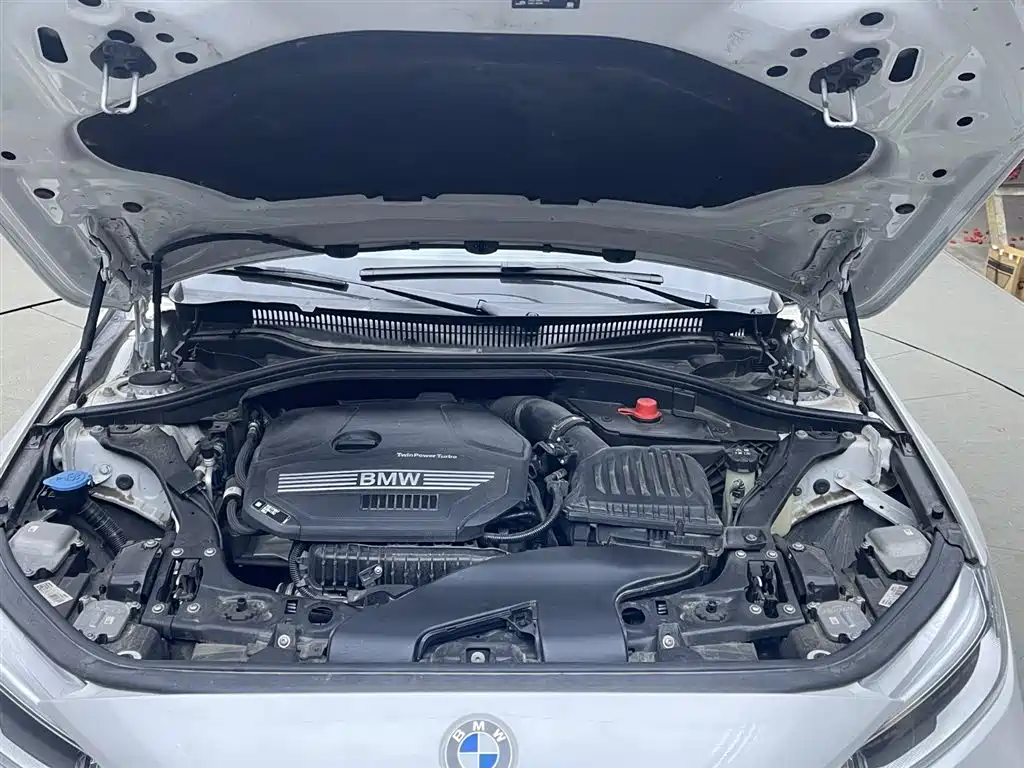 BMW 1 Series 2022 120i M Sport Shadow Edition фото 15