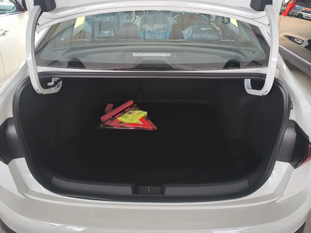 Volkswagen Sagitar 2026 2025 Model Year Facelift 200TSI DSG Soaring Edition
