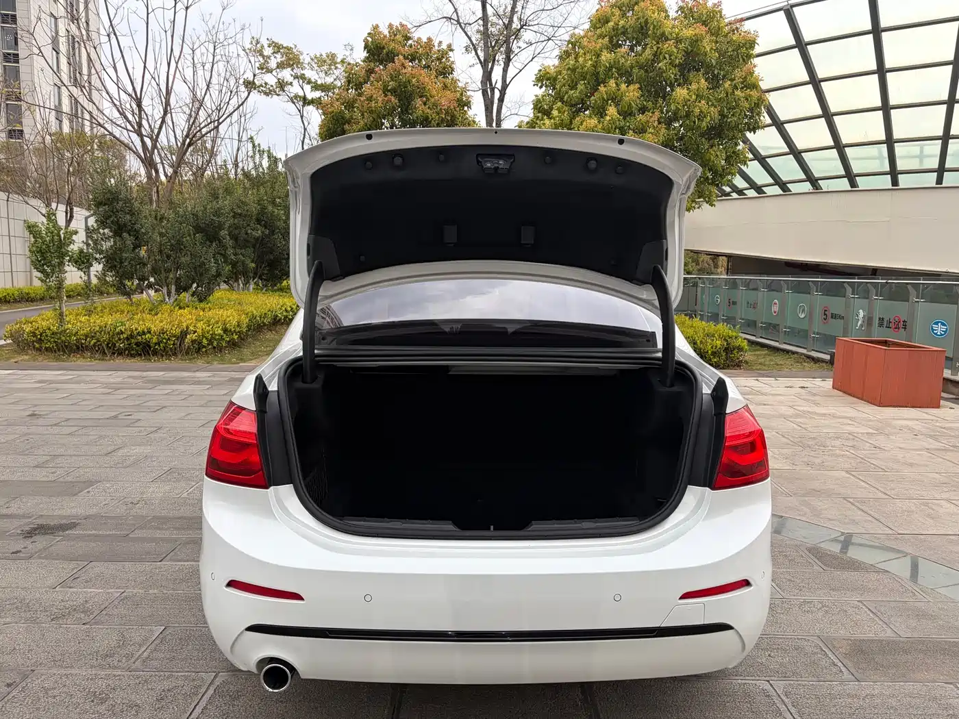 BMW 1 Series 2017 118i Sport фото 12