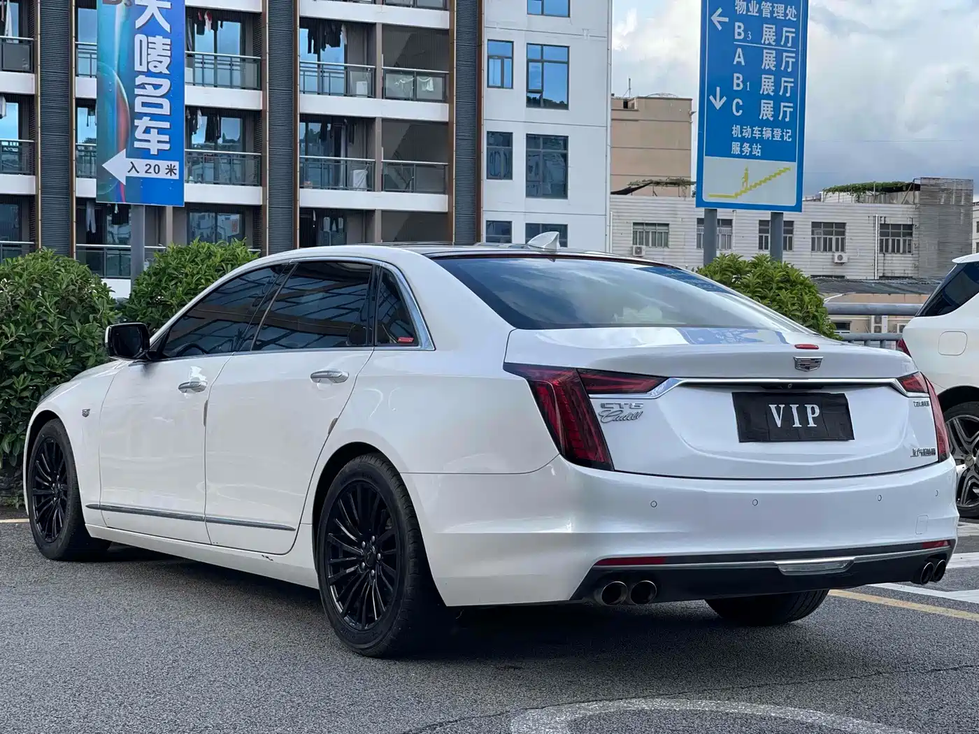 Photo 3 - Cadillac CT6