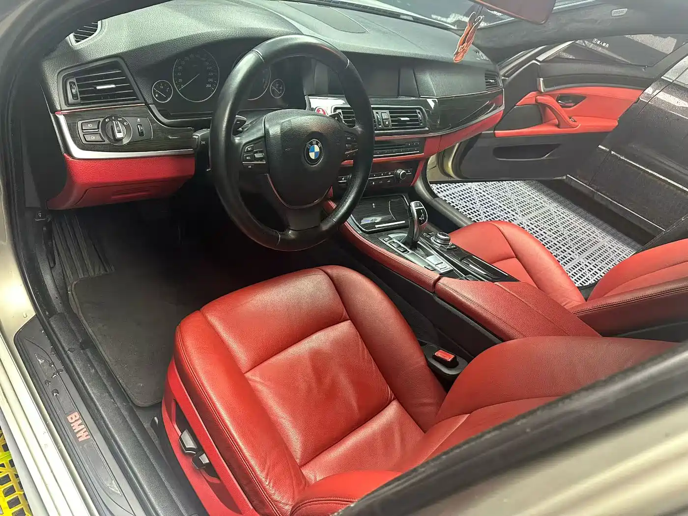 BMW 5 Series 2011 535Li Leading фото 6