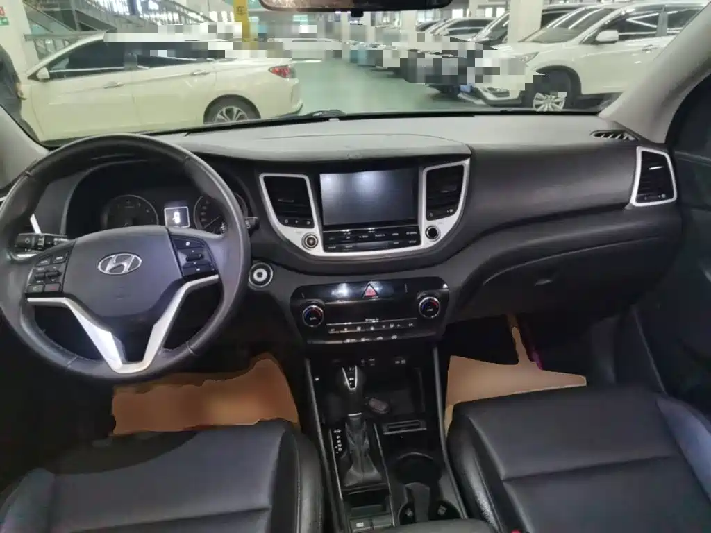 صورة 10 - Hyundai Tucson