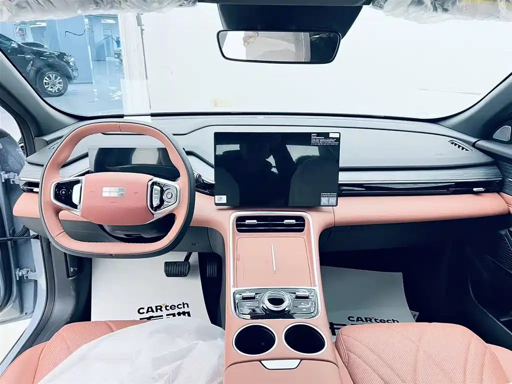 Geely Galaxy Galaxy L6 2025 EM-i 140km Explorer+ Edition фото 9