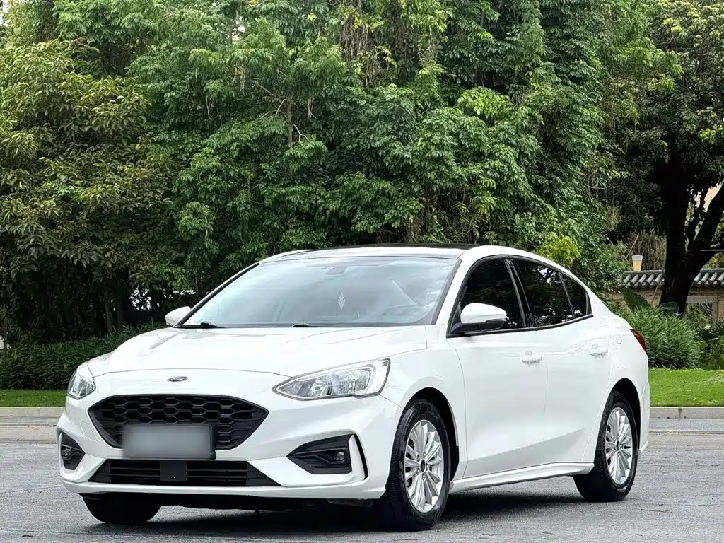 Фото 2 - Ford Focus
