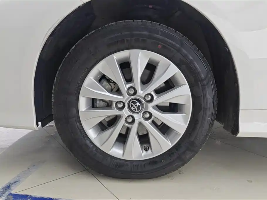 Toyota Corolla 2019 1.2T S-CVT GL Pioneer Edition фото 6
