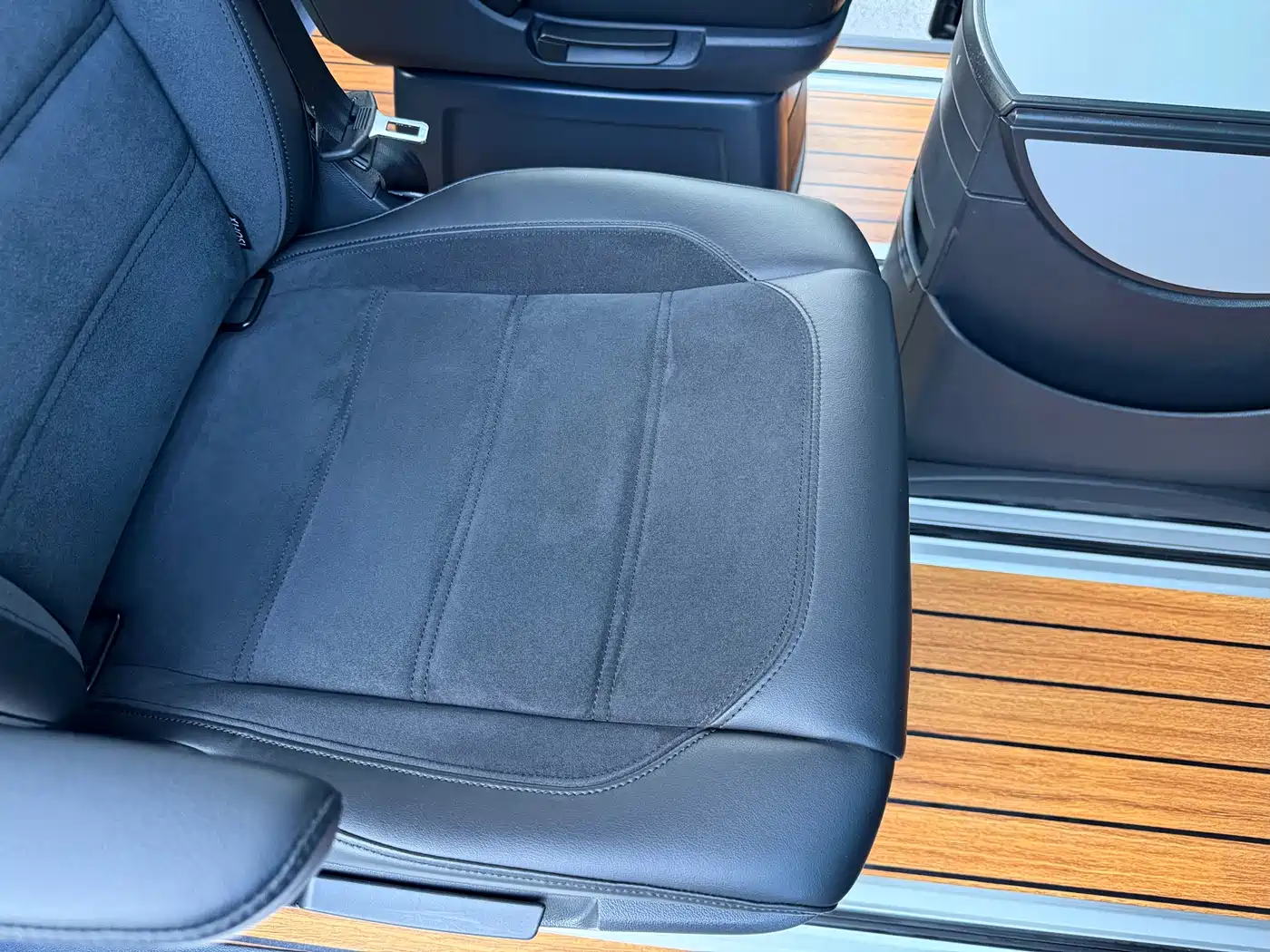 Volkswagen Multivan 2018 2.0TSI 2WD Luxury Edition 7-Seater фото 16