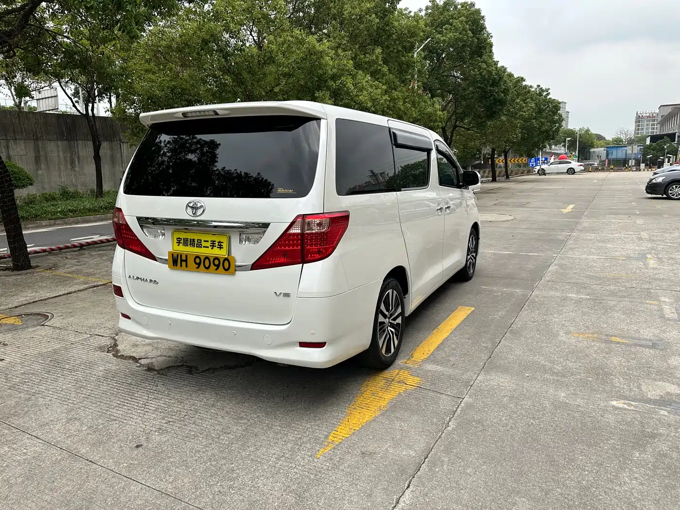 Toyota Alphard 2011 3.5L Luxury Edition фото 6