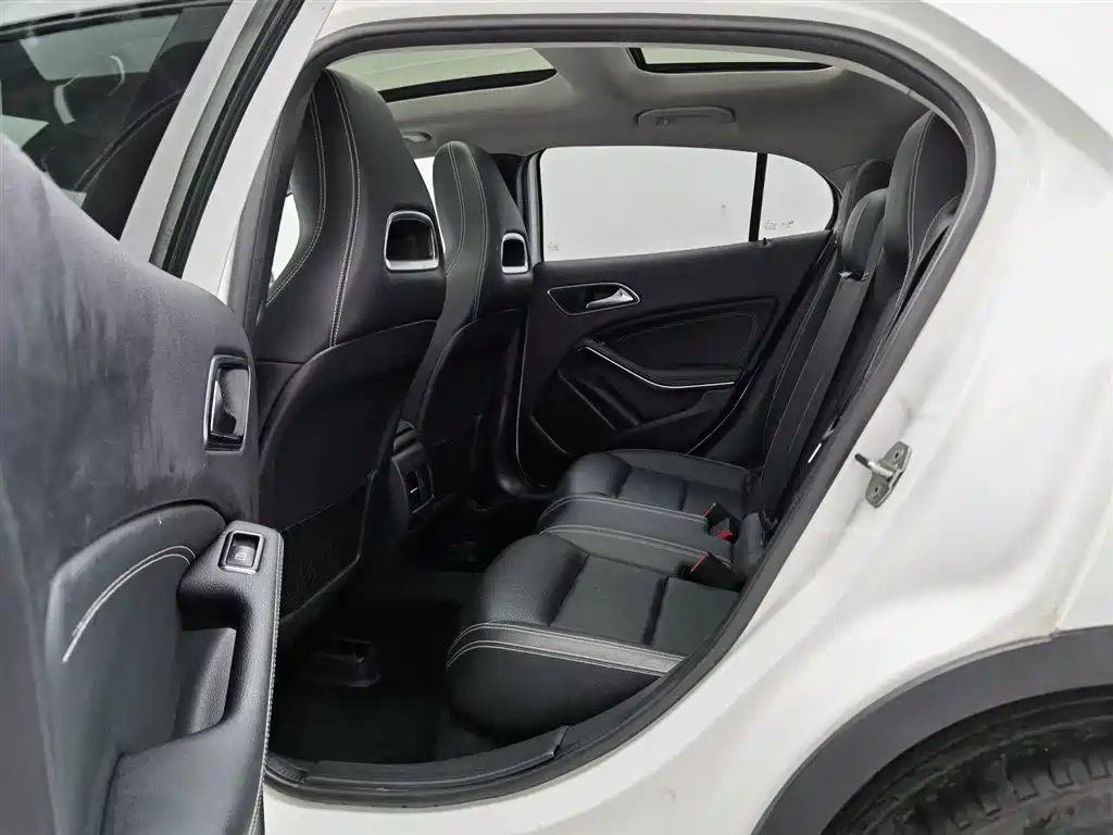 Mercedes-Benz GLA 2018 GLA 220 4MATIC Sport фото 15
