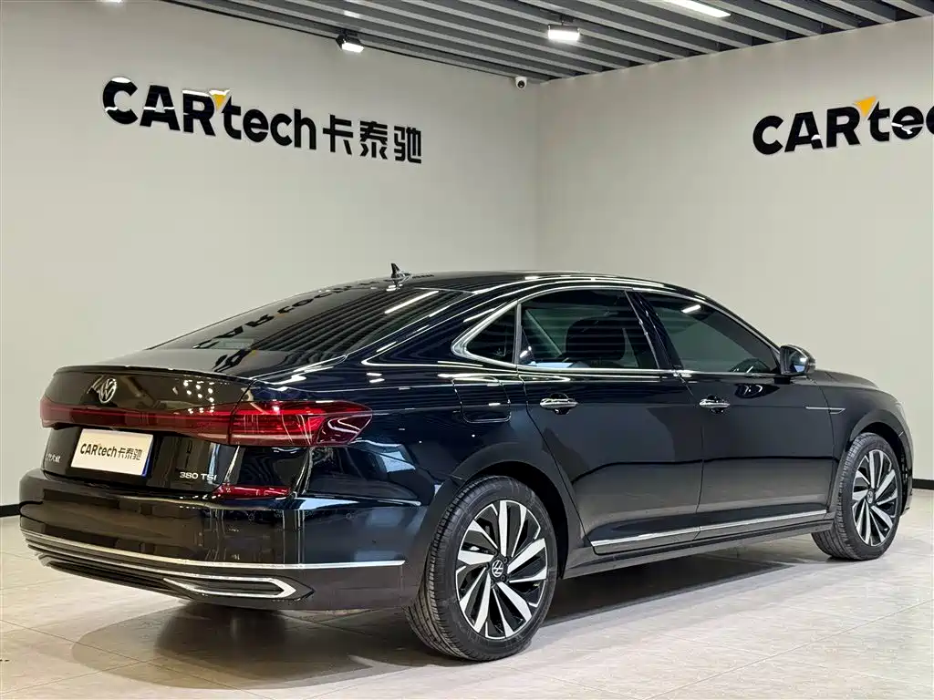 Volkswagen Passat 2024 380TSI Luxury фото 5