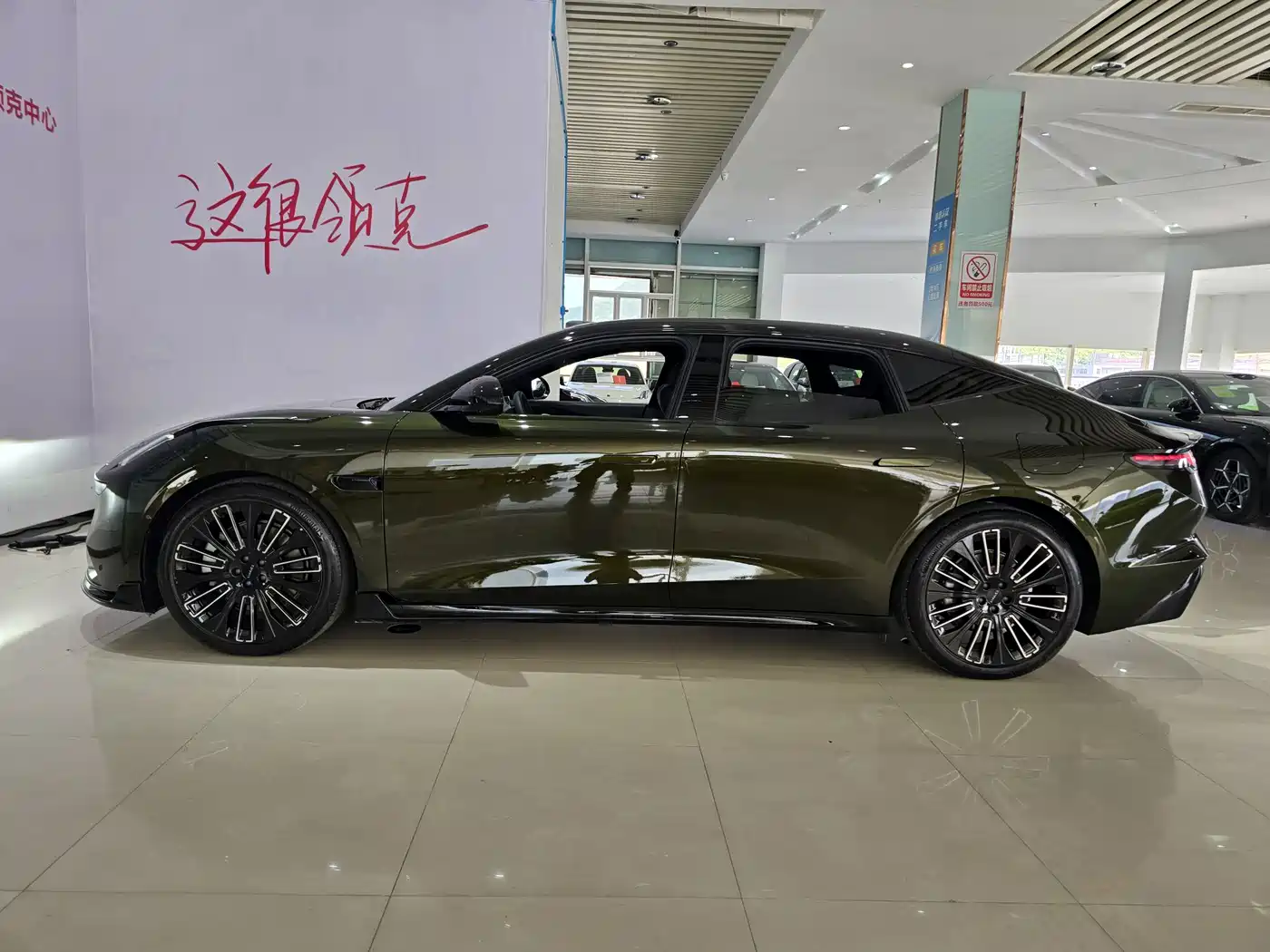 Lynk & Co 10 EM-P 2025 Facelift 240 AWD Ultra Sport Edition фото 4