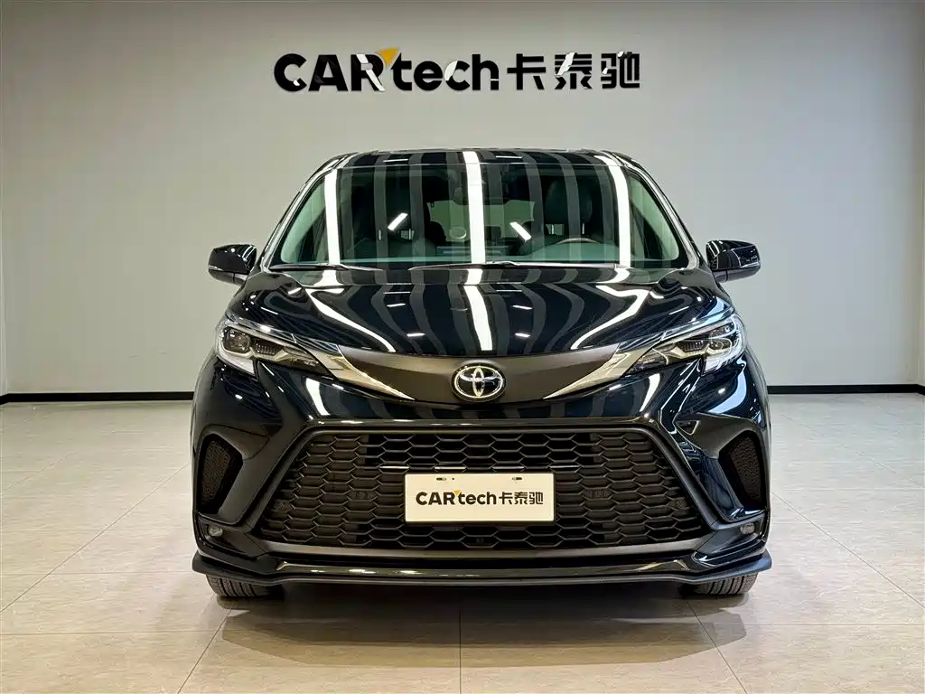 Toyota Granvia 2024 2.5L Hybrid Comfort фото 3