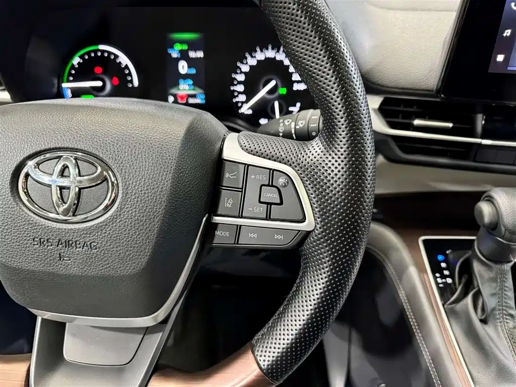 Toyota Granvia 2024 2.5L Hybrid Comfort фото 14