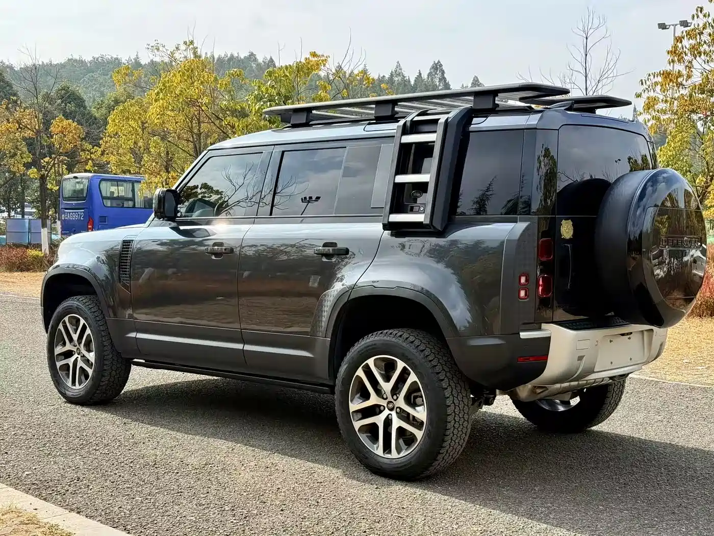Land Rover Defender 2023 Model 110 3.0T P400 Dark Special Edition фото 14