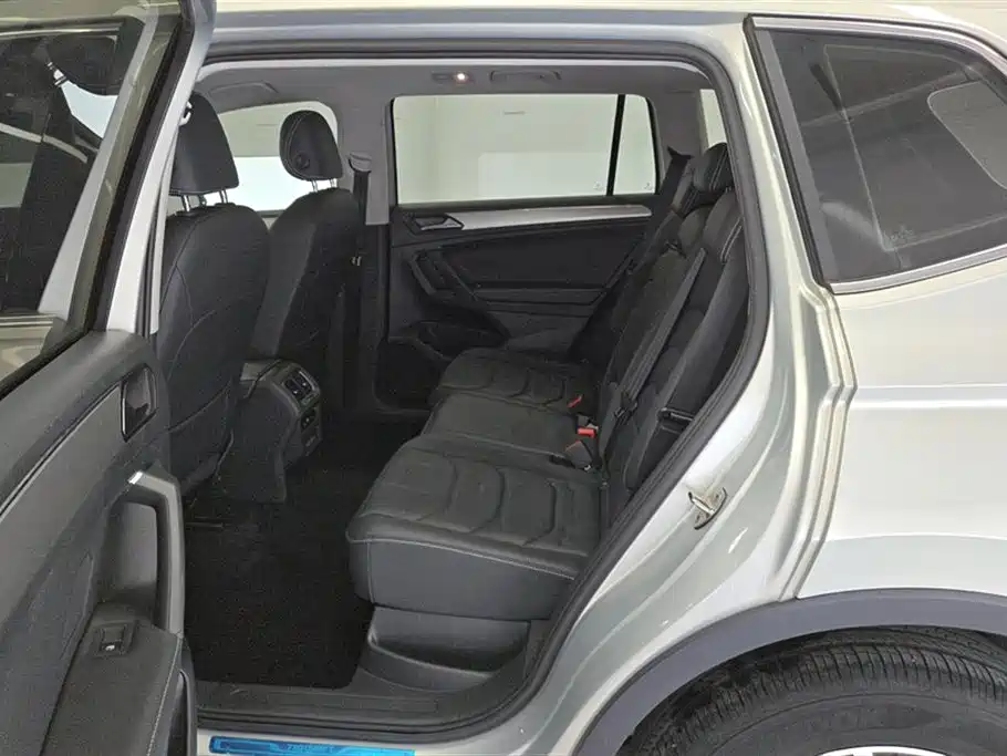 Volkswagen Tiguan L 2018 Facelift 330TSI Automatic 2WD Luxury Edition фото 11