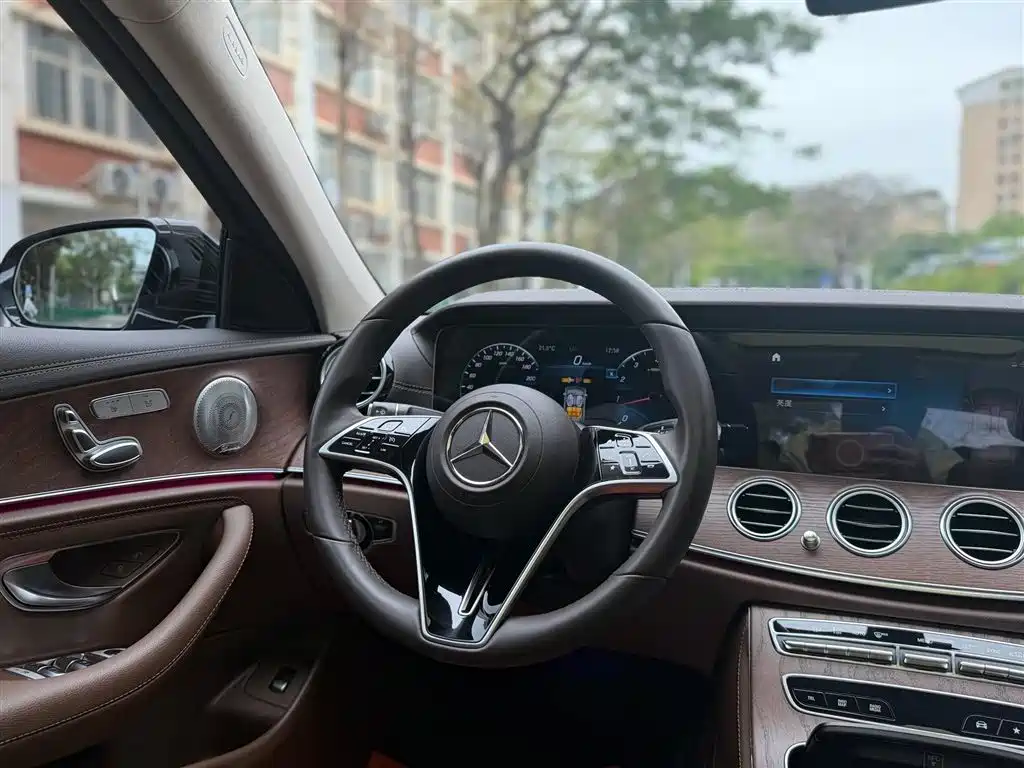 MERCEDES-BENZ E CLASS