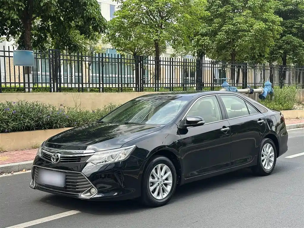 Toyota Camry 2015 2.0G Leading Edition