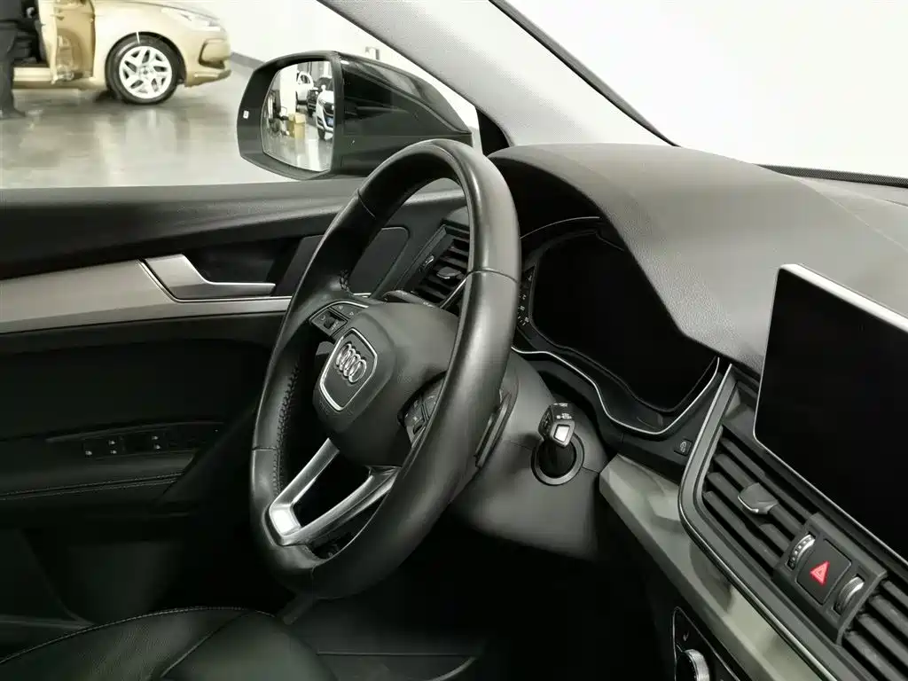 Audi Q5L 2020 Facelift 40 TFSI Honor Fashion фото 22