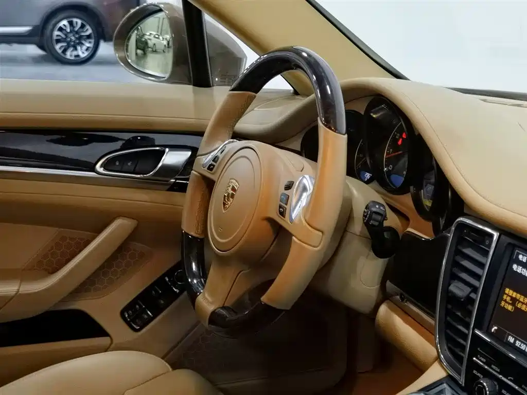 Porsche Panamera 2014 Panamera 4 3.0T фото 22