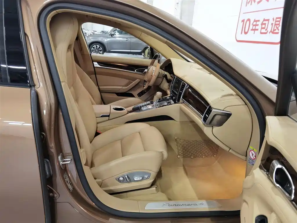 Porsche Panamera 2014 Panamera 4 3.0T фото 23