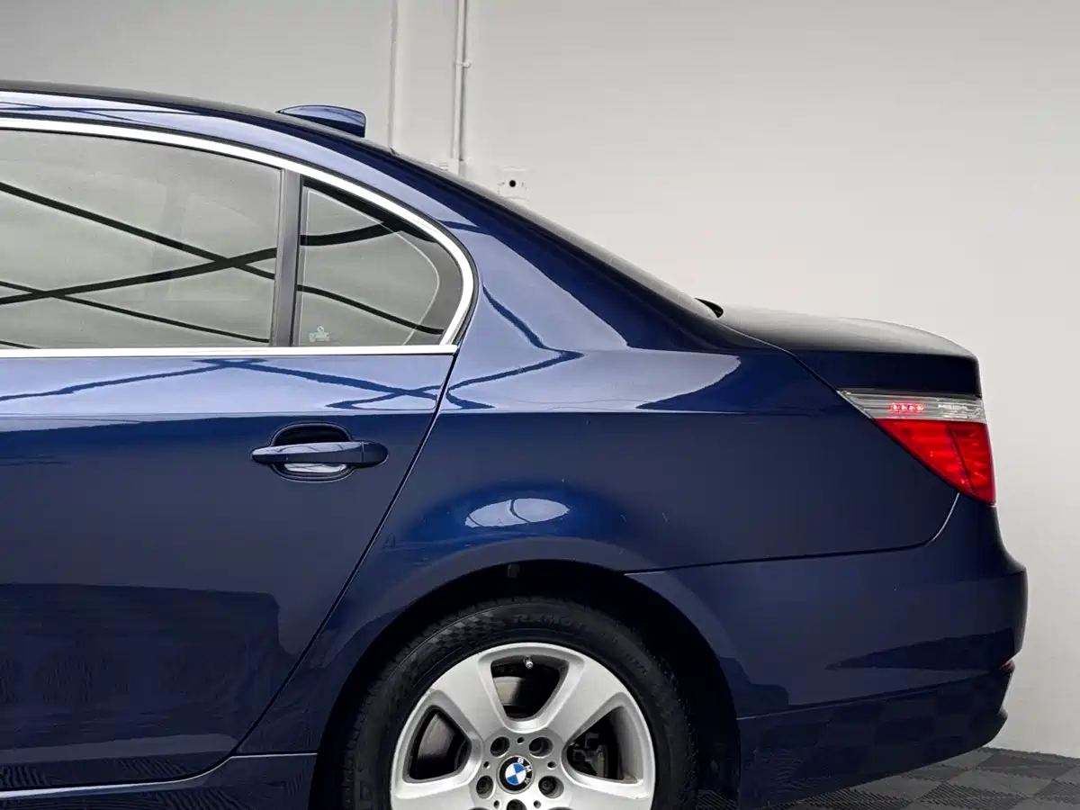 BMW 5 Series 2008 Model 523Li Leading Edition фото 4