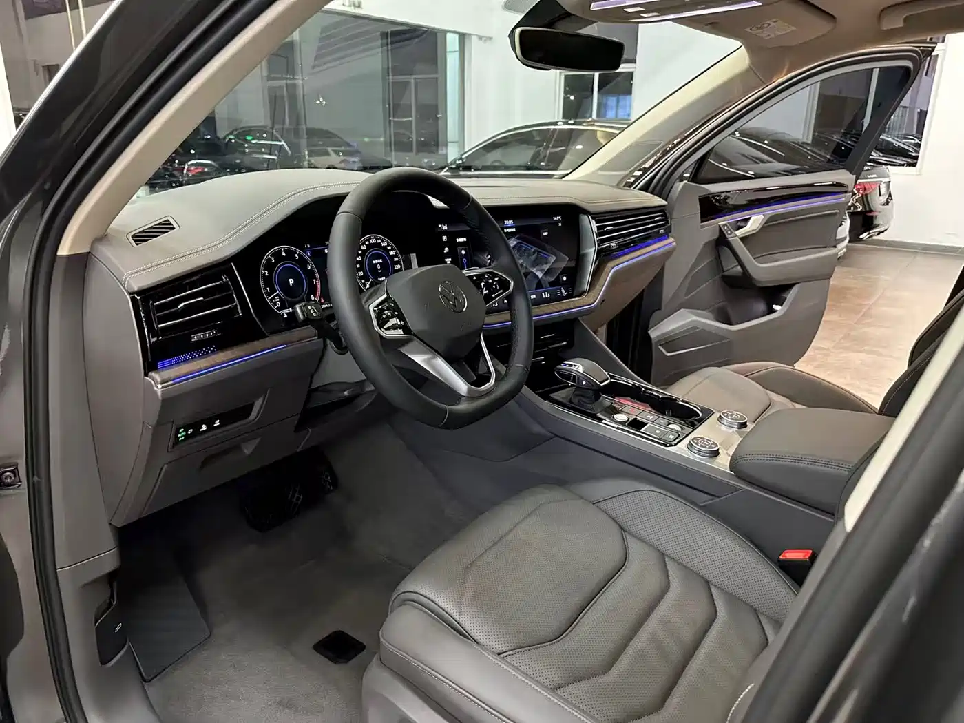 VOLKSWAGEN TOUAREG