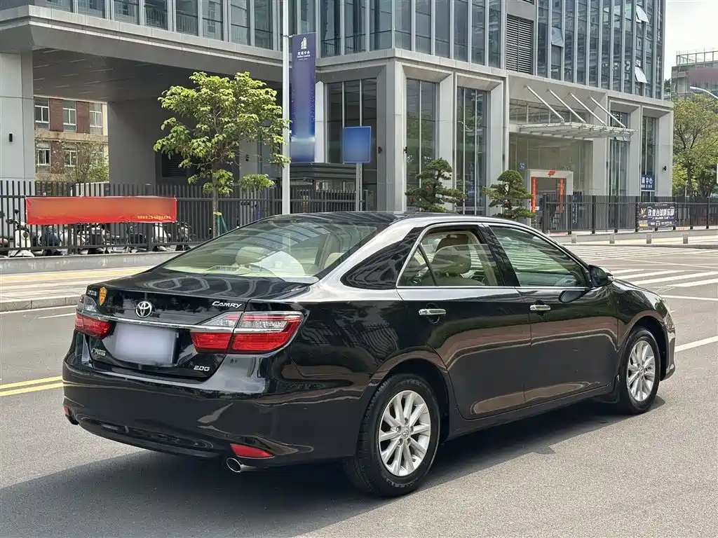 Toyota Camry 2015 2.0G Leading Edition фото 24