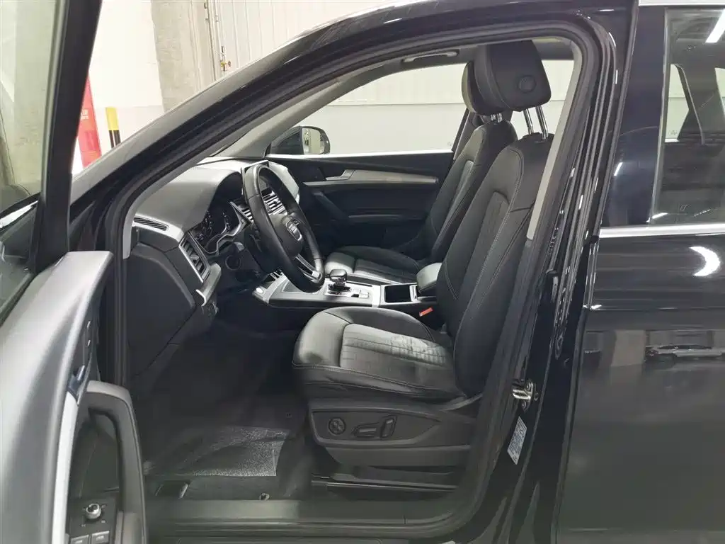 Audi Q5L 2020 Facelift 40 TFSI Honor Fashion фото 10
