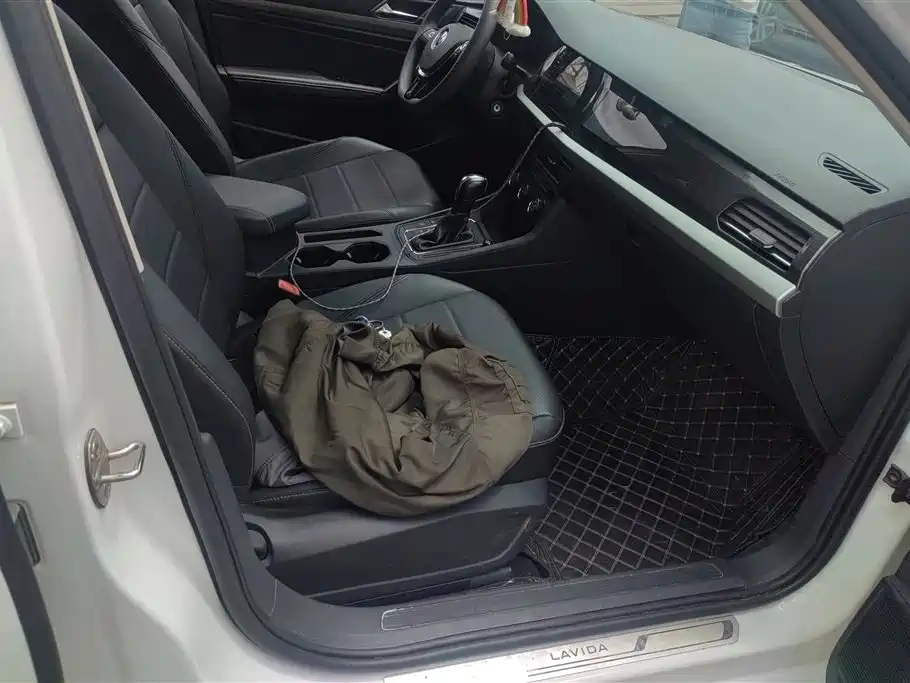 Volkswagen Lavida 2021 1.5L Auto Comfort Edition фото 8