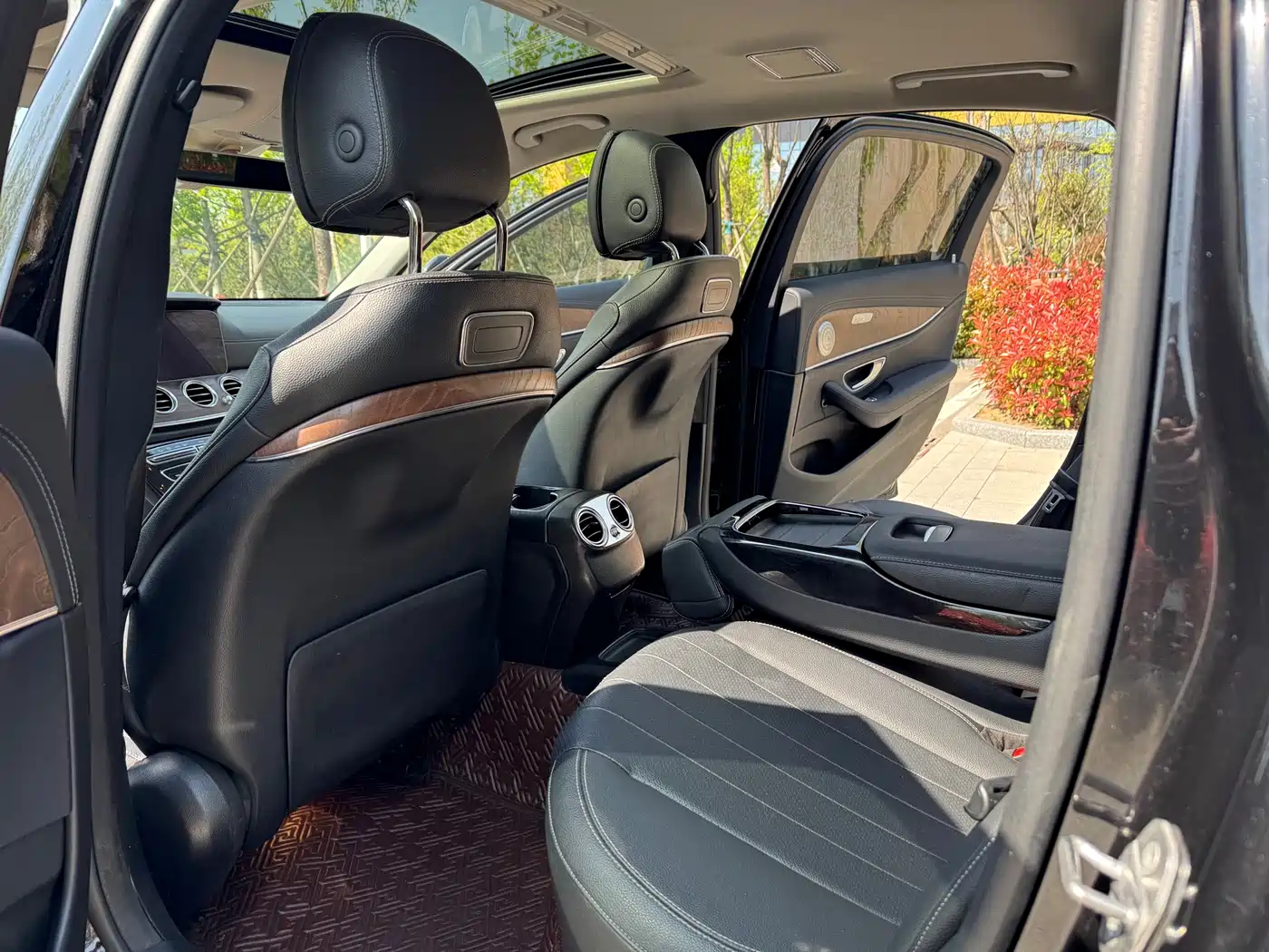 Mercedes-Benz E-Class 2016 E 300 L Fashion Type фото 15