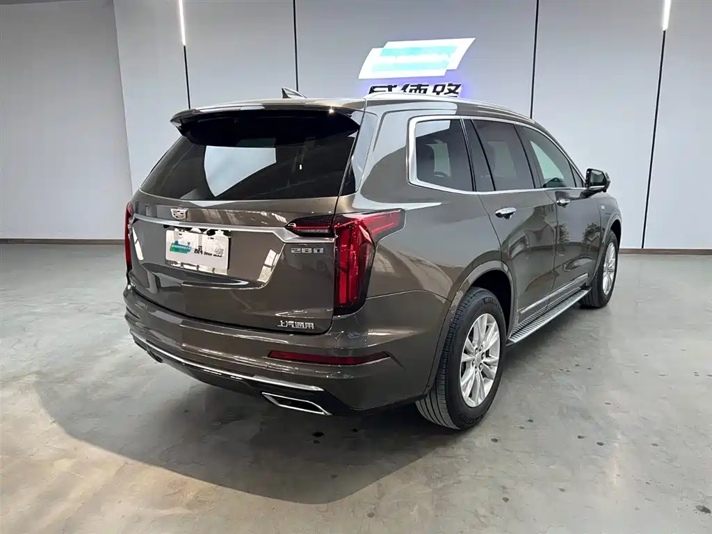 CADILLAC XT6