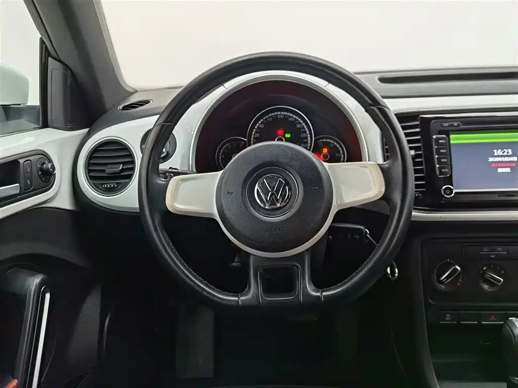 Volkswagen Beetle 2015 180TSI фото 11