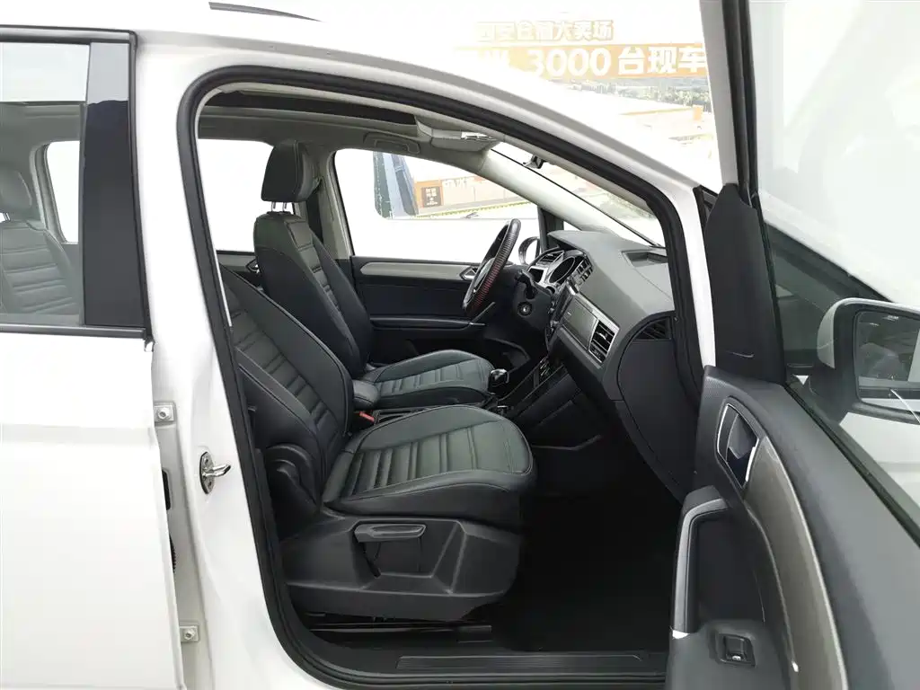Volkswagen Touran 2018 Touran L 280TSI DSG Comfort 7-seater China V фото 23