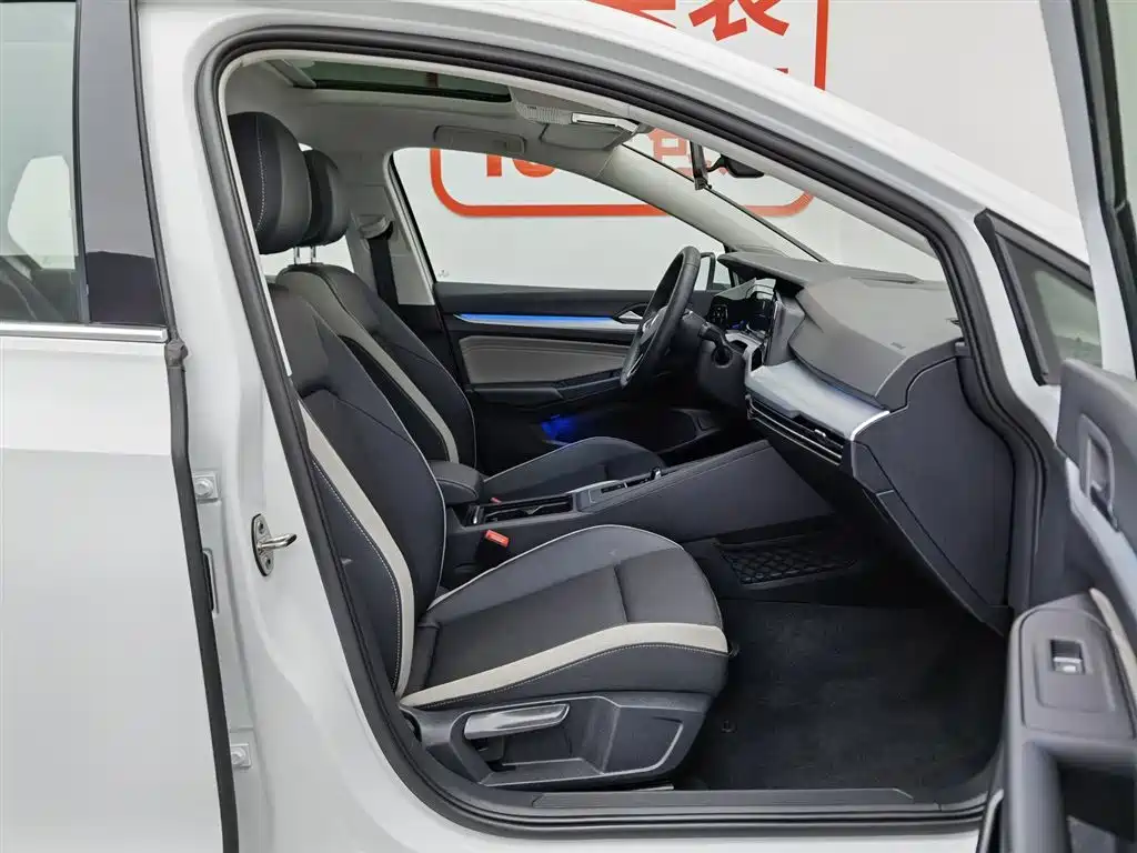 Volkswagen Golf 2023 Facelift 280TSI DSG Pro фото 23