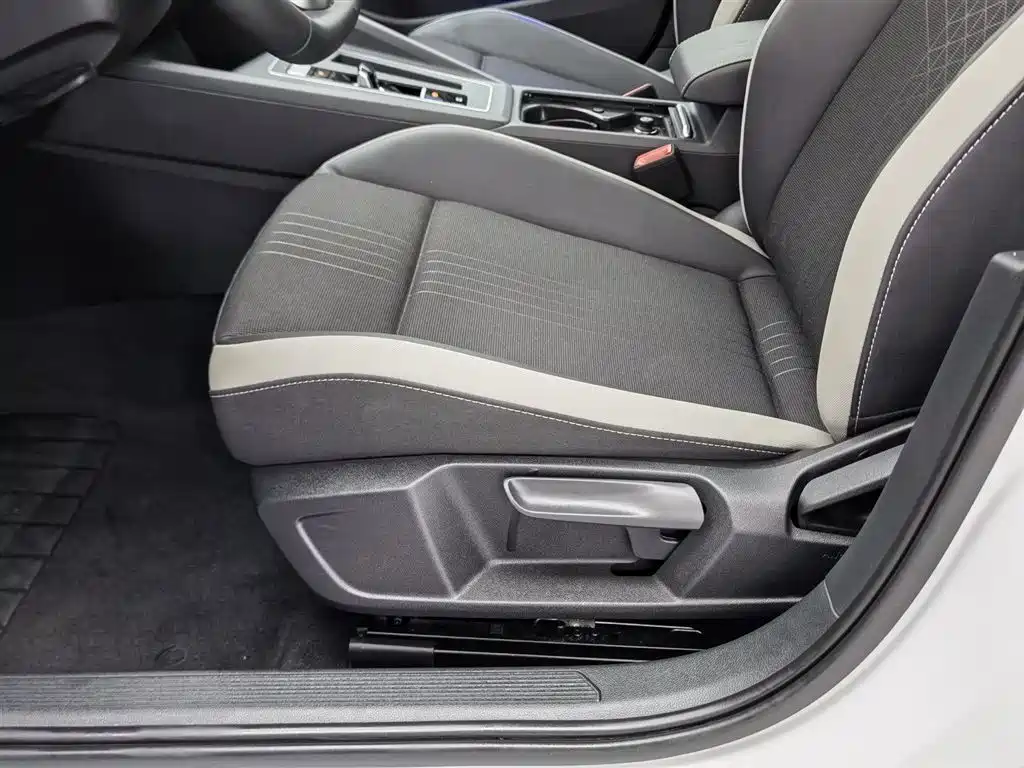 Volkswagen Golf 2023 Facelift 280TSI DSG Pro фото 20