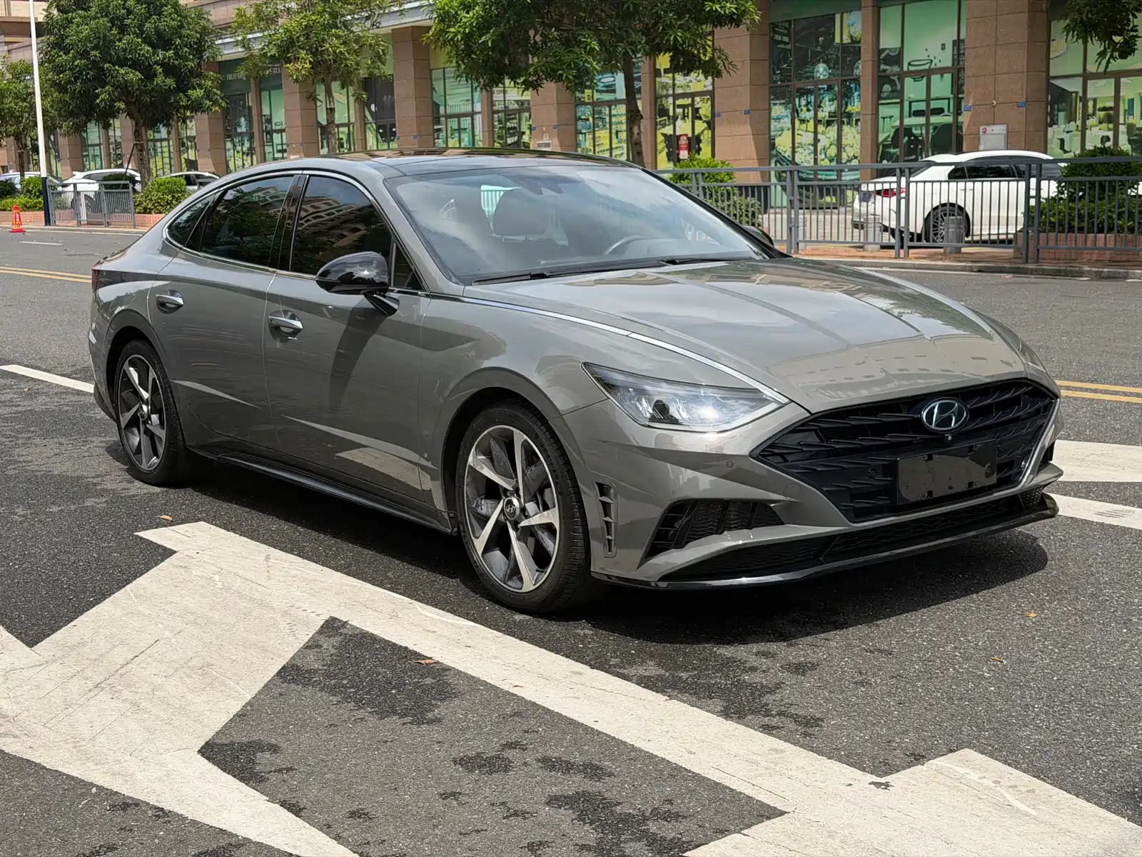 Photo 3 - Hyundai Sonata