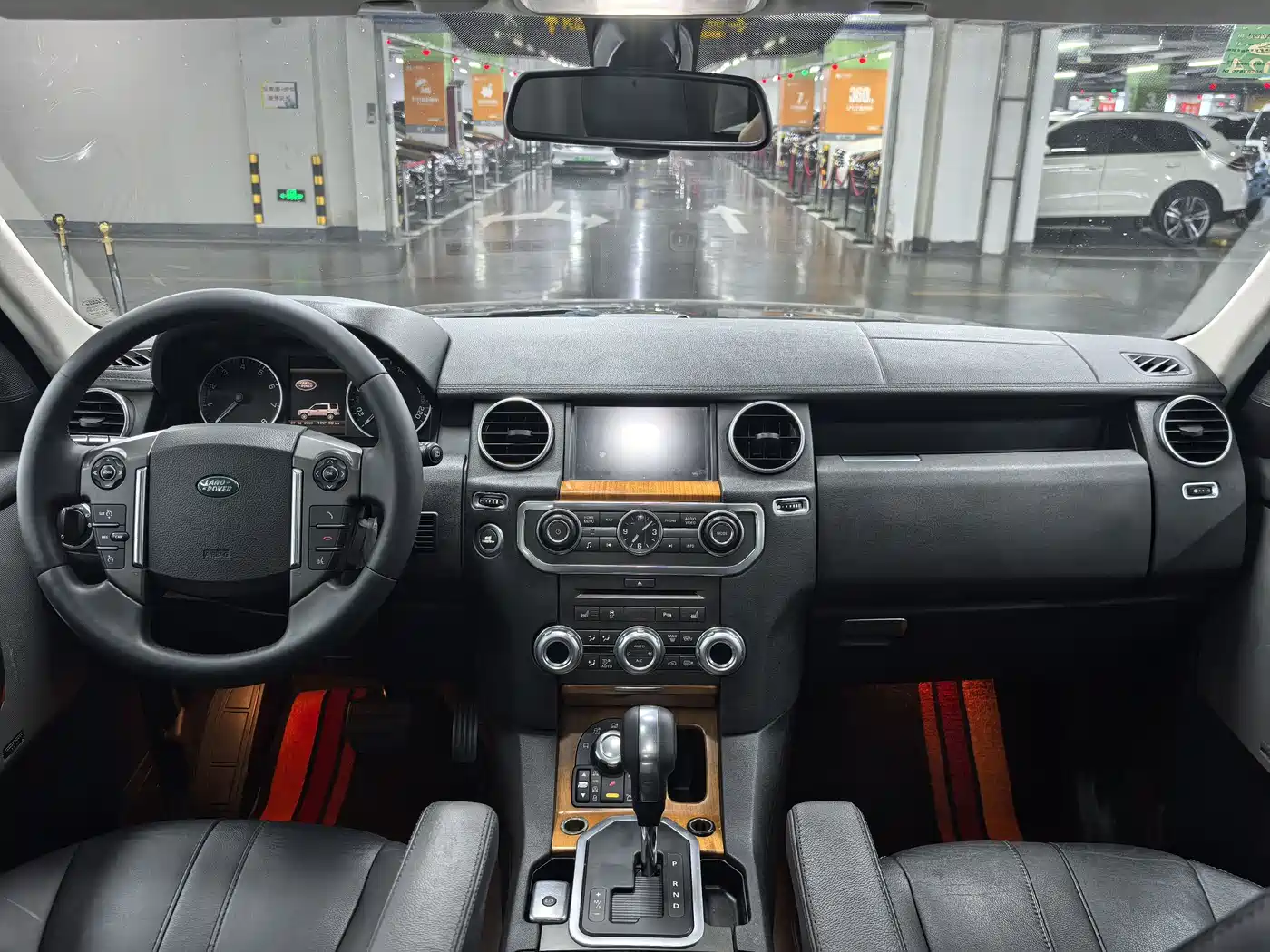 Land Rover Discovery 2011 5.0 V8 HSE фото 8
