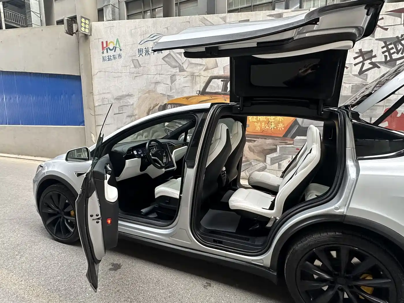 TESLA MODEL X