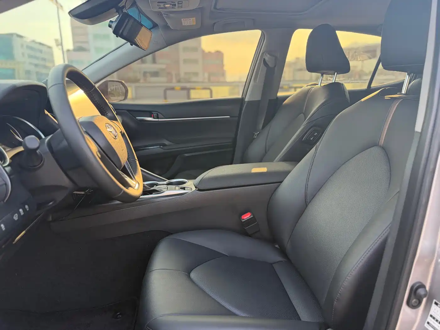 Toyota Camry 2023 2.0G Luxury Edition фото 9