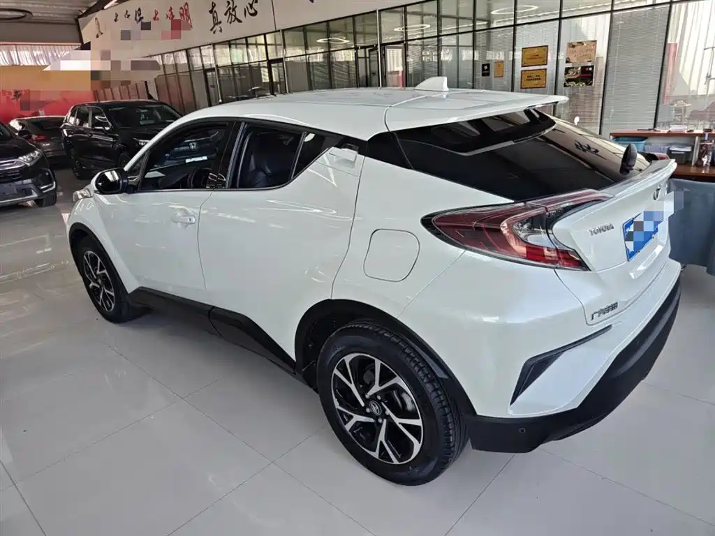 Toyota C-HR 2020 Model 2.0L Luxury фото 7