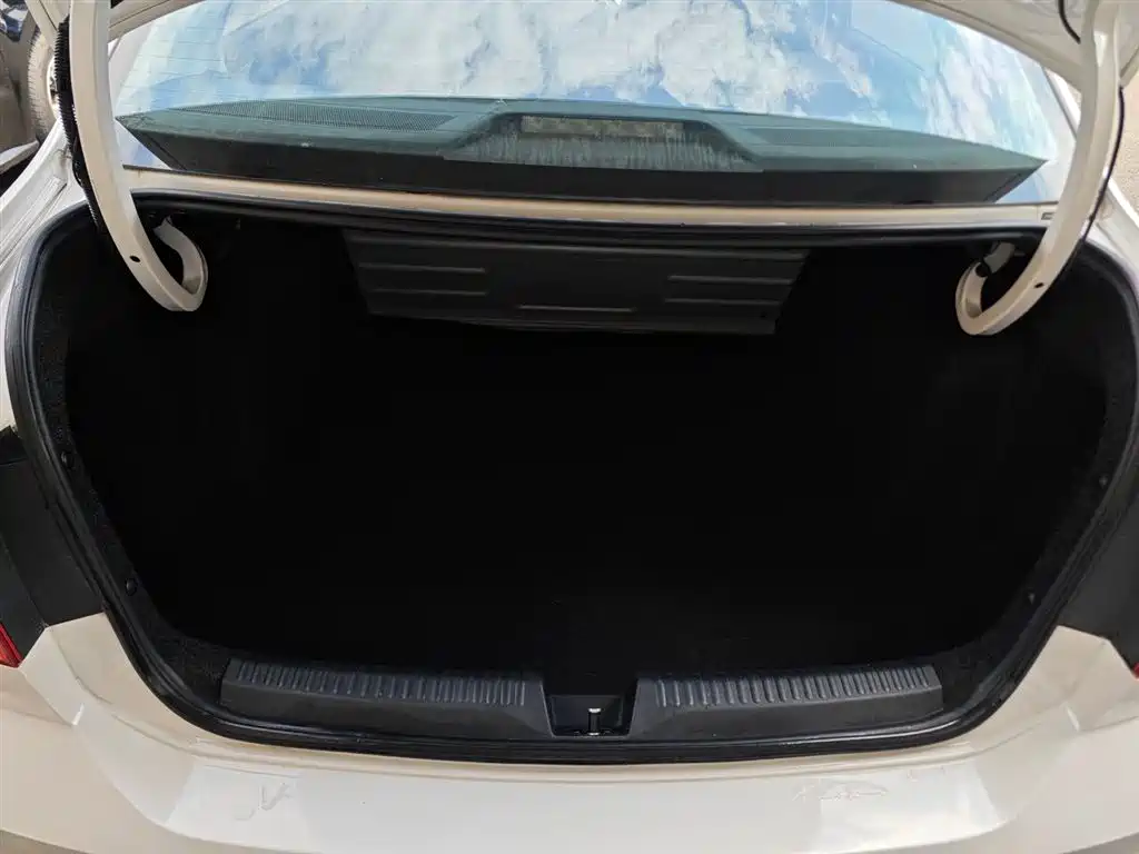 Volkswagen Jetta 2017 1.5L Automatic Comfort фото 19