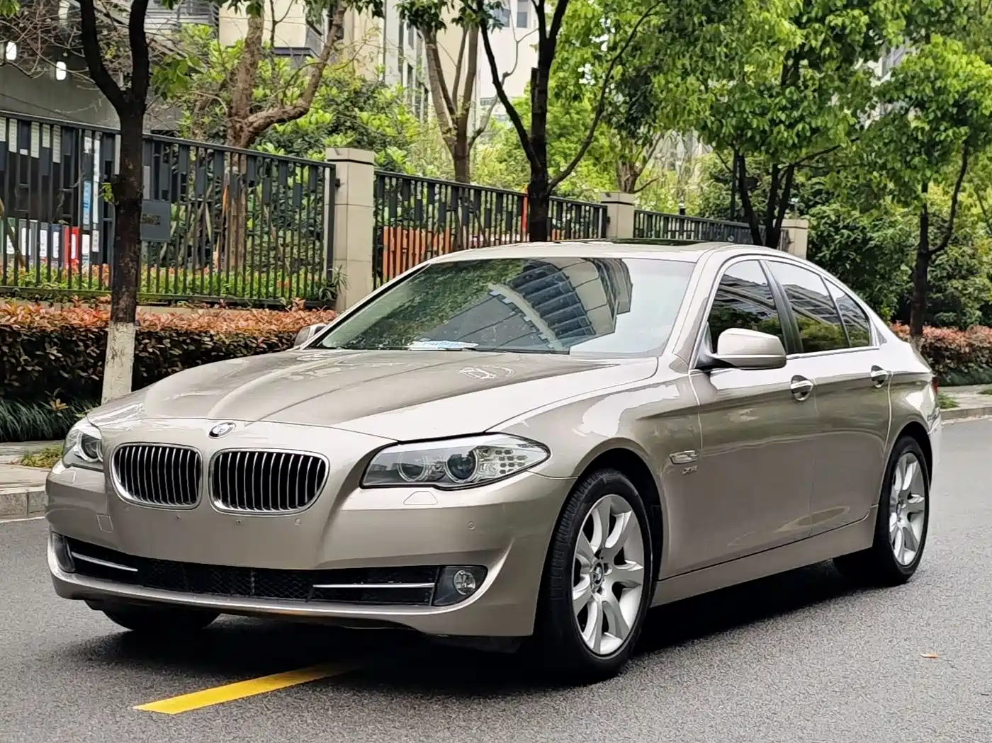BMW 5 Series (Import) 2012 528i xDrive Luxury Model