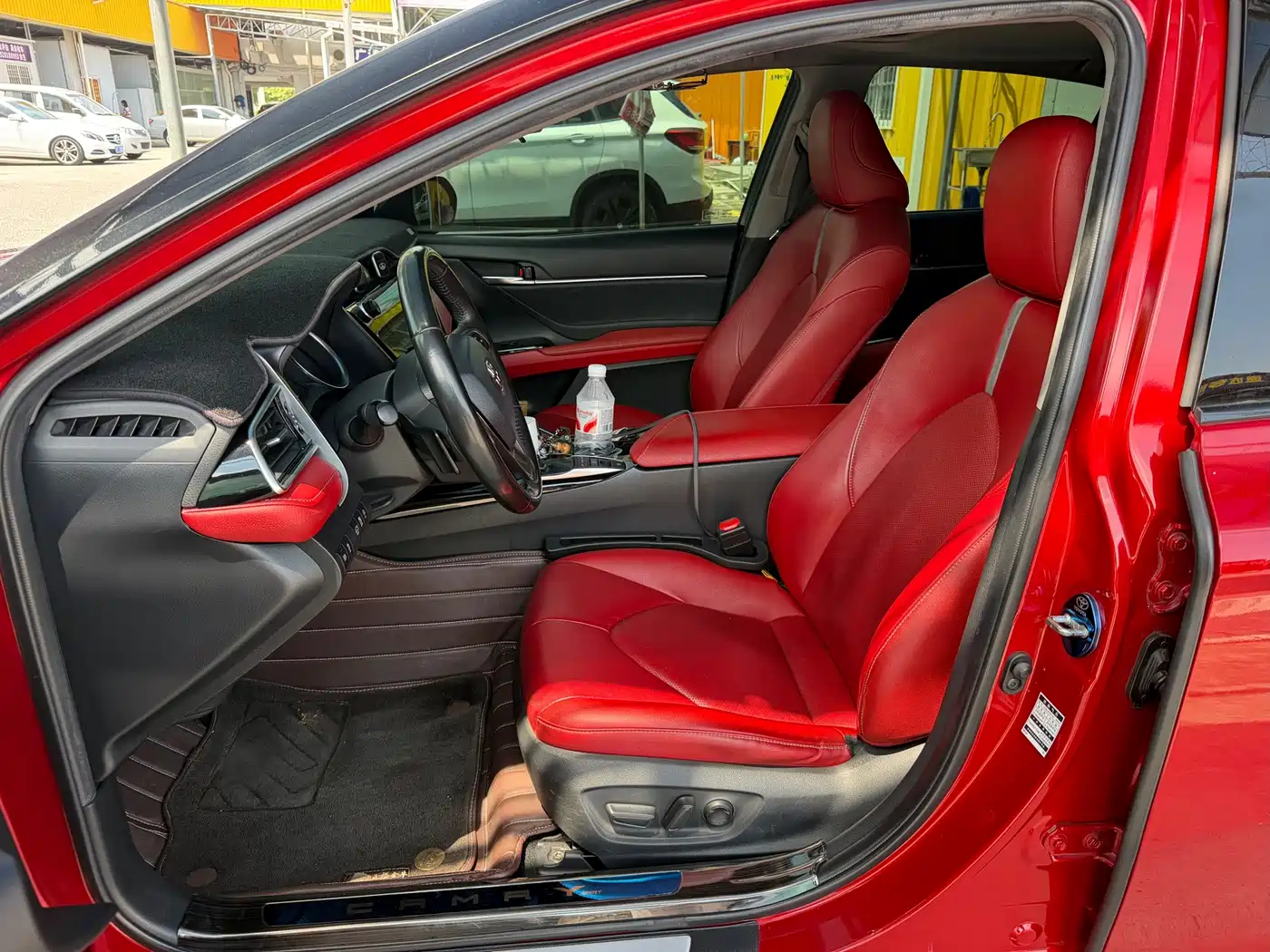 Фото 8 - Toyota Camry