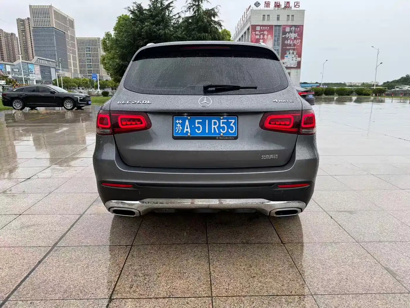 Photo 8 - Mercedes-Benz GLC