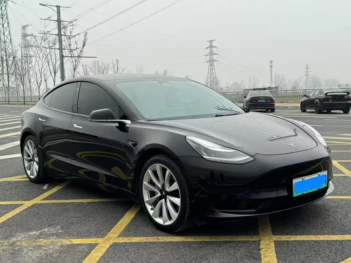 TESLA MODEL 3