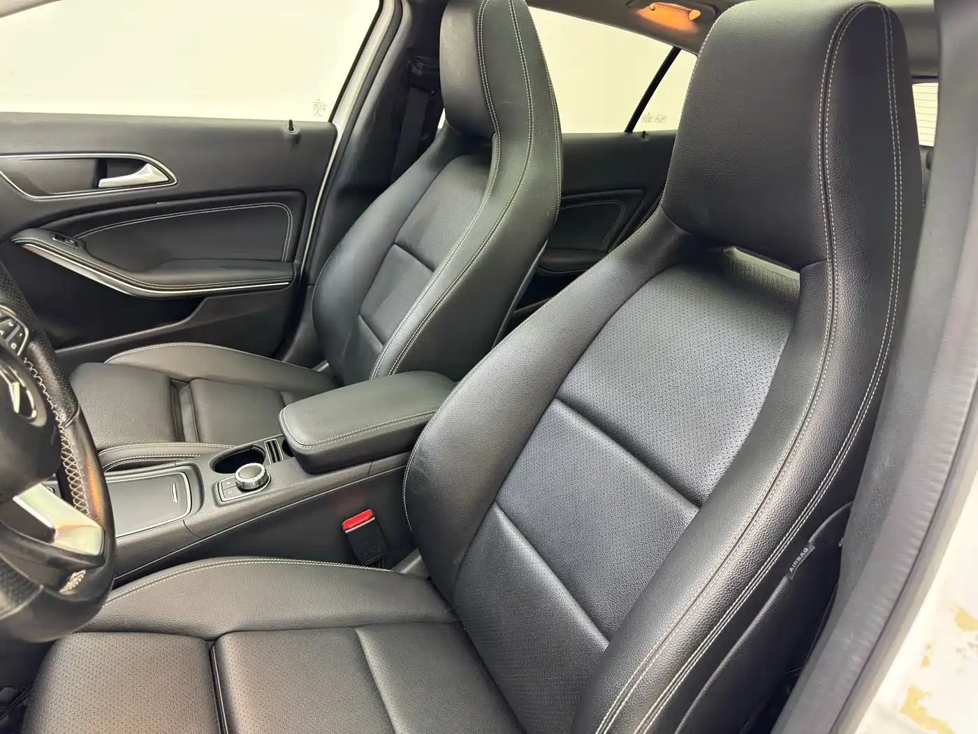 Mercedes-Benz GLA 2017 GLA 200 Dynamic фото 12