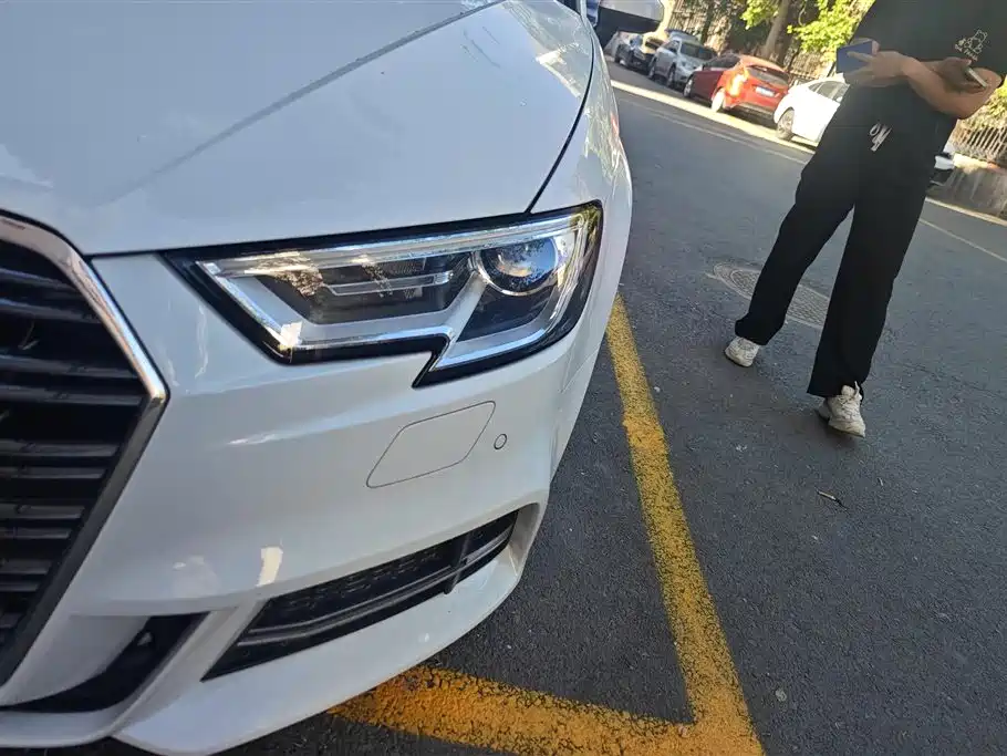 Audi A3 2017 Sportback 35 TFSI Progressive фото 5