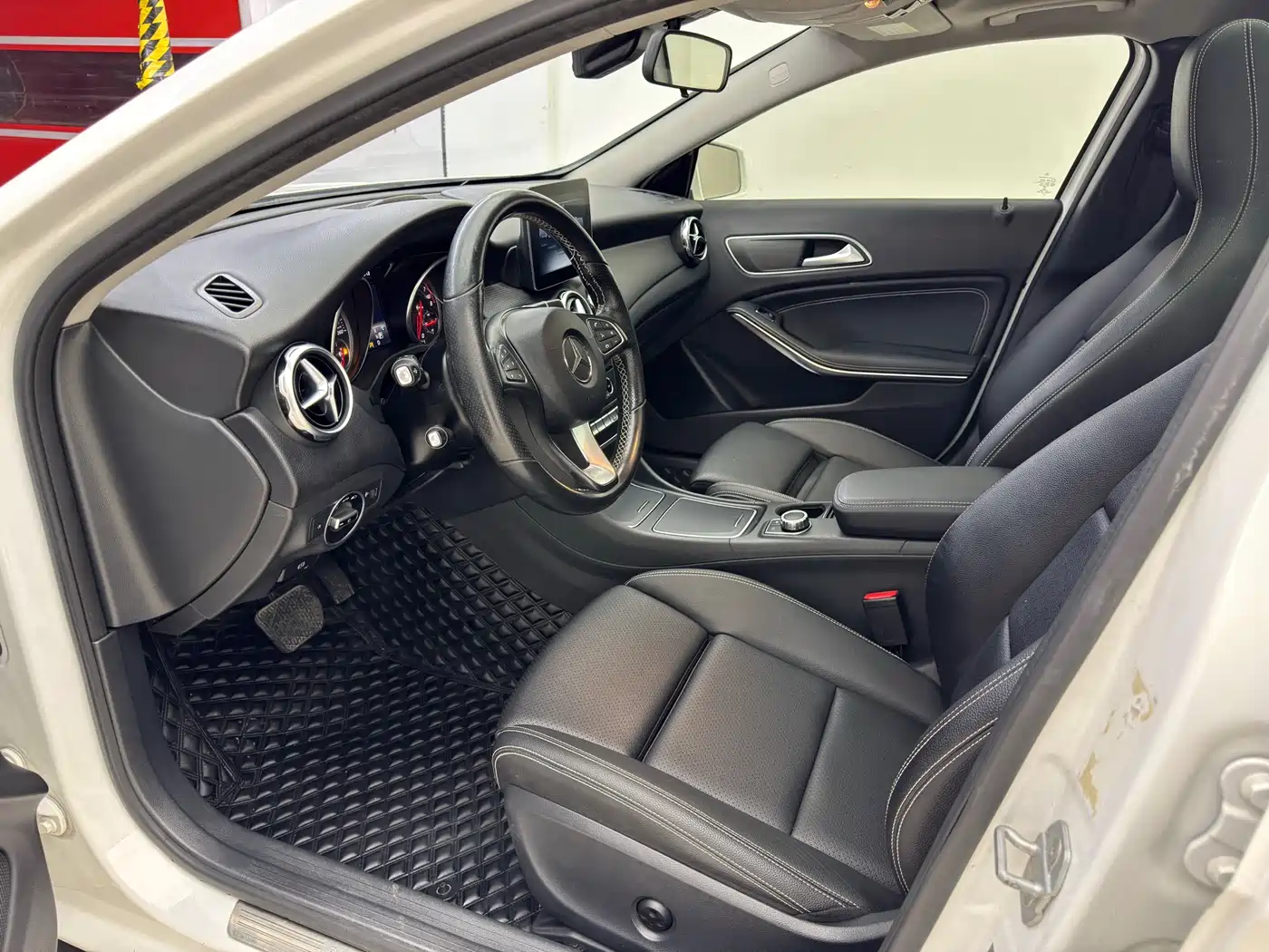 Mercedes-Benz GLA 2017 GLA 200 Dynamic фото 7