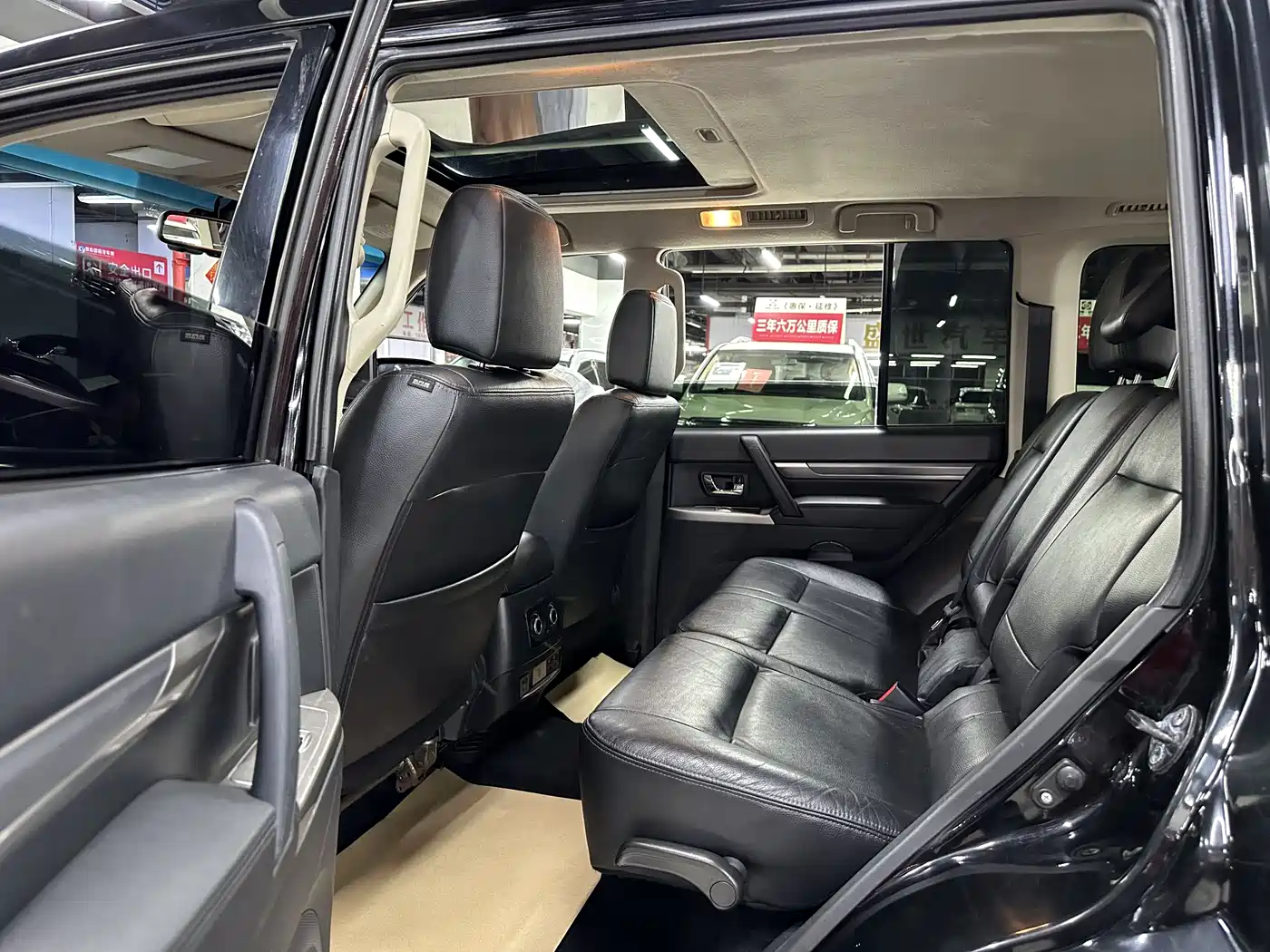 Mitsubishi Pajero (Import) 2015 3.0L Automatic Elite Premium Edition China IV фото 15